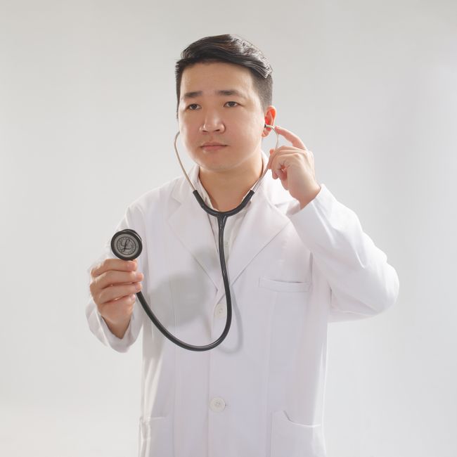 Médico especialista em estética avançada no Studio Aurora